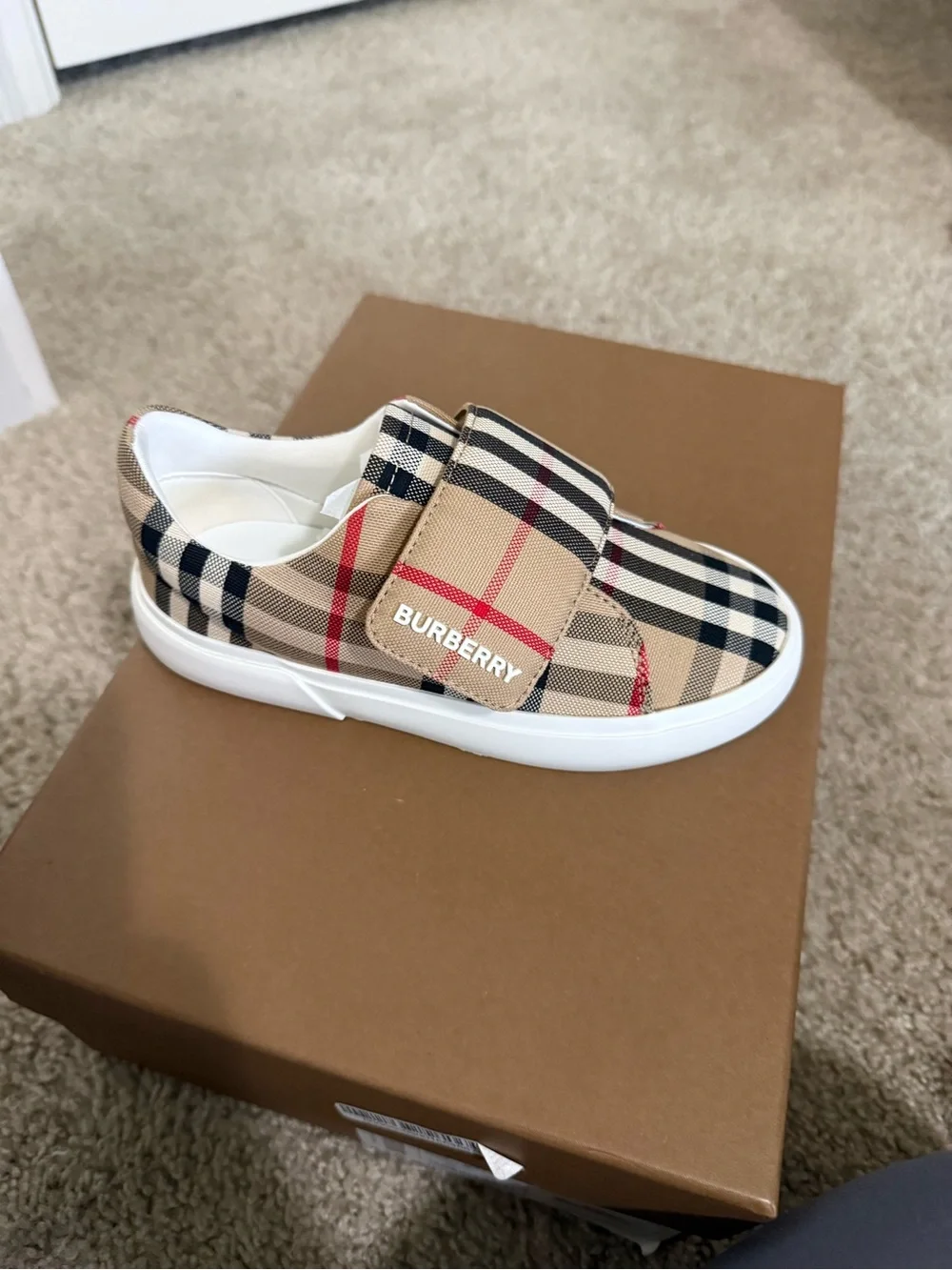 Burberry Kid Burberry Kids Red Leather & Beige Check Velcro Sneakers display picture 1